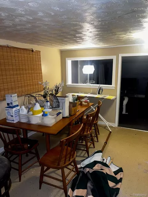 Dining - 3364 E Pierson Rd, Flint, MI 48506 photo 2 of 4