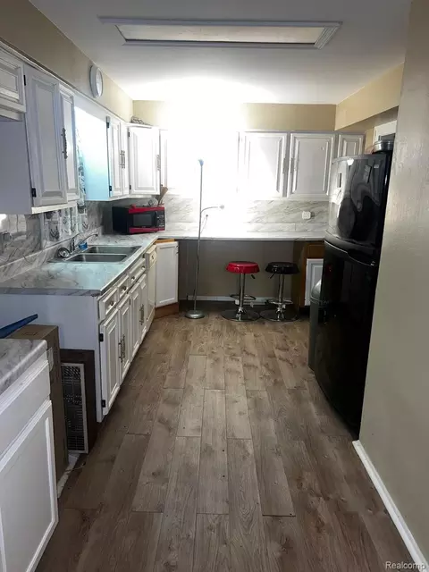 Kitchen - 3364 E Pierson Rd, Flint, MI 48506 photo 2 of 5