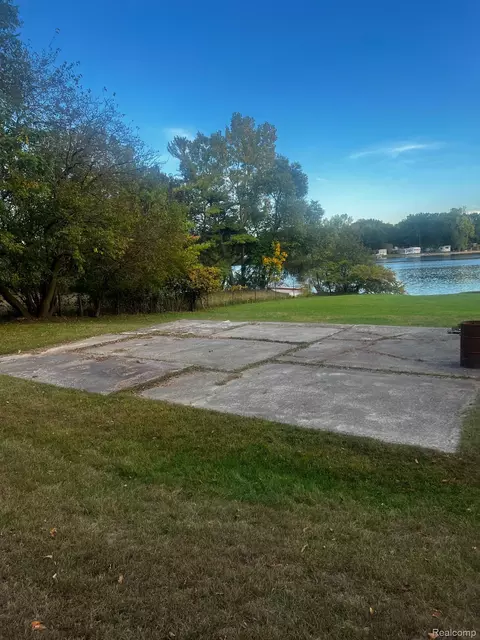 Exterior - 3364 E Pierson Rd, Flint, MI 48506 photo 3 of 5