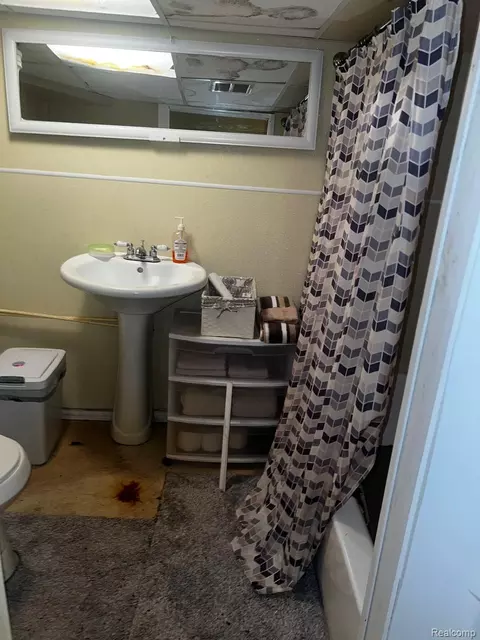 Bath - 3364 E Pierson Rd, Flint, MI 48506 photo 9 of 9