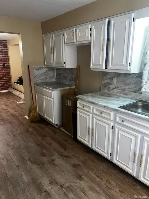 Kitchen - 3364 E Pierson Rd, Flint, MI 48506 photo 3 of 5