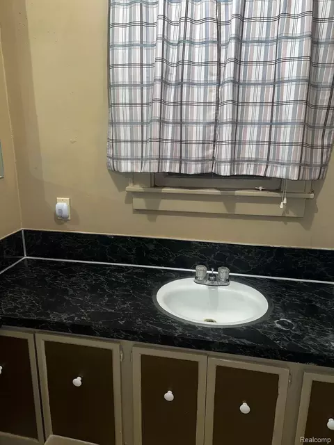 Bath - 3364 E Pierson Rd, Flint, MI 48506 photo 8 of 9