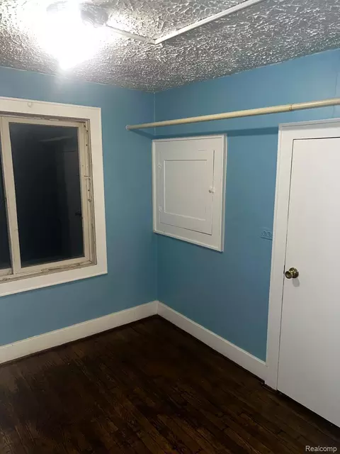 Bedroom - 3364 E Pierson Rd, Flint, MI 48506 photo 7 of 9