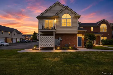 28248 S Pointe Ln, Chesterfield, MI 48051