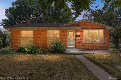 21414 Hillside Dr, Clinton Township, MI 48035