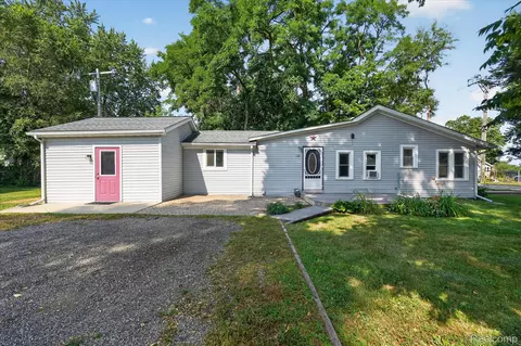 128 Front Dr, Northfield, MI 48189