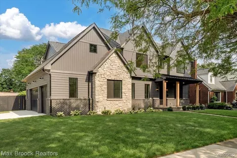 2444 Benjamin Ave, Royal Oak, MI 48073