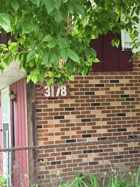 3178 Kenrick St, Keego Harbor, MI 48320