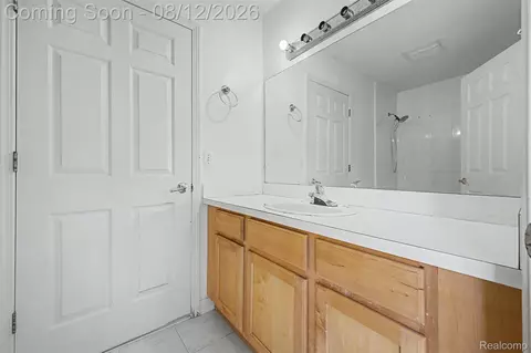 Bath - 9 Lyons Ct, Dearborn, MI 48126 photo 2 of 4
