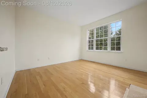 Living - 9 Lyons Ct, Dearborn, MI 48126 photo 4 of 9