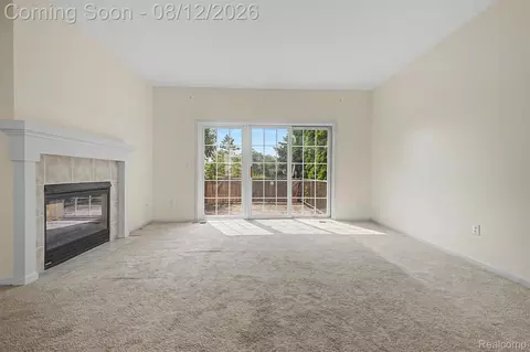 Living - 9 Lyons Ct, Dearborn, MI 48126 photo 3 of 9