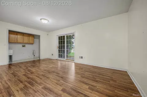 Living - 9 Lyons Ct, Dearborn, MI 48126 photo 8 of 9