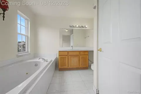 Bath - 9 Lyons Ct, Dearborn, MI 48126 photo 3 of 4