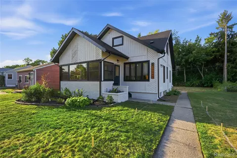 23043 Francis St, Saint Clair Shores, MI 48082