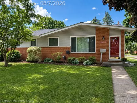 36095 Dover St, Livonia, MI 48150