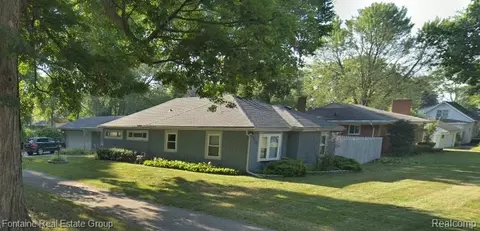 19830 19830 Louise St, Livonia, MI 48152