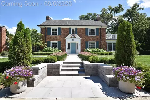 610 Half Moon Rd, Bloomfield Hills, MI 48301
