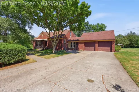 15801 E 11 Mile Rd, Roseville, MI 48066