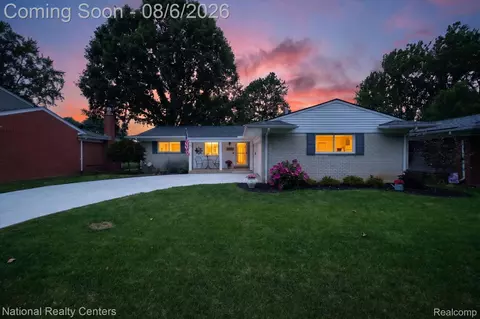 36756 Sherwood St, Livonia, MI 48154