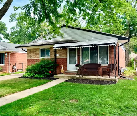 6136 Herbert St, Westland, MI 48185