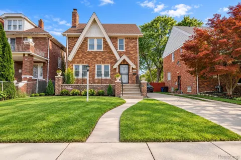 371 Piper Blvd, Detroit, MI 48215
