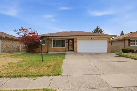 25805 Berkshire St, Roseville, MI 48066