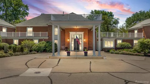 17111 E Jefferson Ave #10, Grosse Pointe, MI 48230
