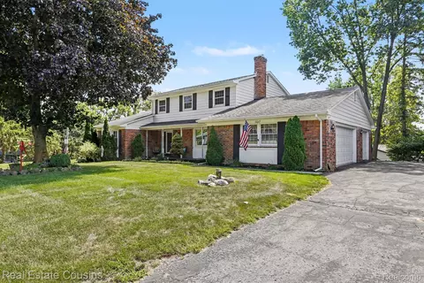 3017 Old Orchard Dr, Brighton, MI 48114