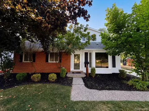 14743 Ronnie Ln, Livonia, MI 48154