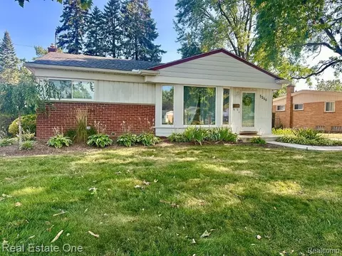 5256 Streefkerk Dr, Warren, MI 48092