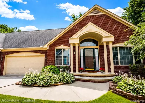 16400 Ventura Cir, Clinton Township, MI 48038