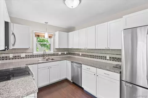 Kitchen - 617 Irvington Ave, Lansing, MI 48910 photo 1 of 3