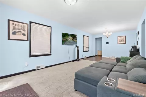 Entry Way - 617 Irvington Ave, Lansing, MI 48910 photo 2 of 3