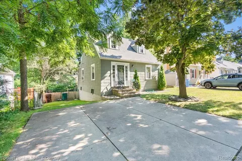 617 Irvington Ave, Lansing, MI 48910