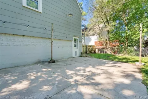 Exterior - 617 Irvington Ave, Lansing, MI 48910 photo 5 of 5