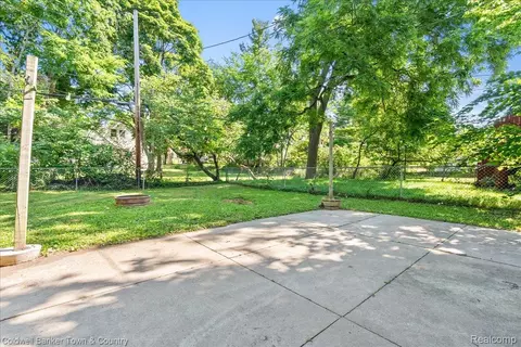 Exterior - 617 Irvington Ave, Lansing, MI 48910 photo 4 of 5