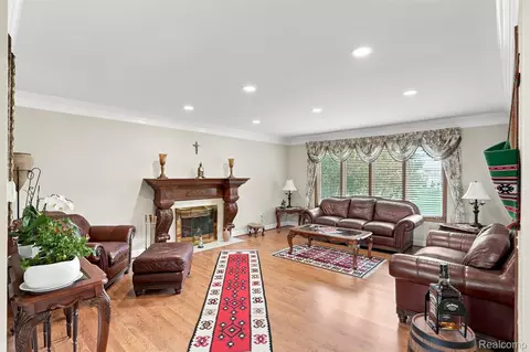 Living - 52844 Karon Dr, Macomb, MI 48042 photo 4 of 4