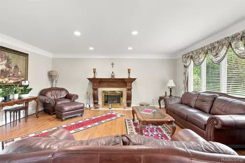 Living - 52844 Karon Dr, Macomb, MI 48042 photo 1 of 4