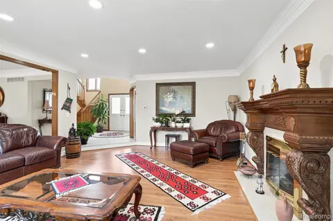Living - 52844 Karon Dr, Macomb, MI 48042 photo 3 of 4