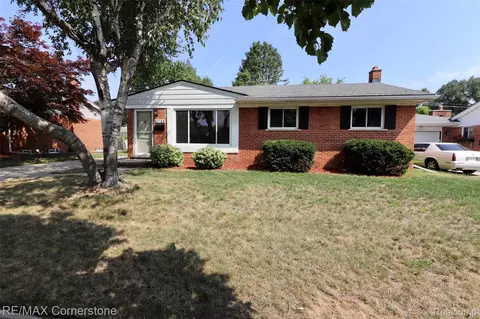 31768 Bretton St, Livonia, MI 48152
