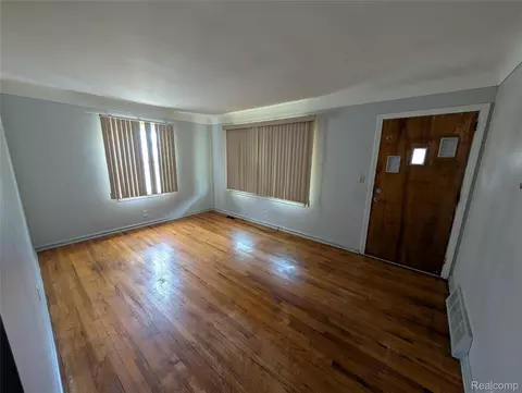 Living - 636 Waldman Ave, Flint, MI 48507 photo 1 of 1