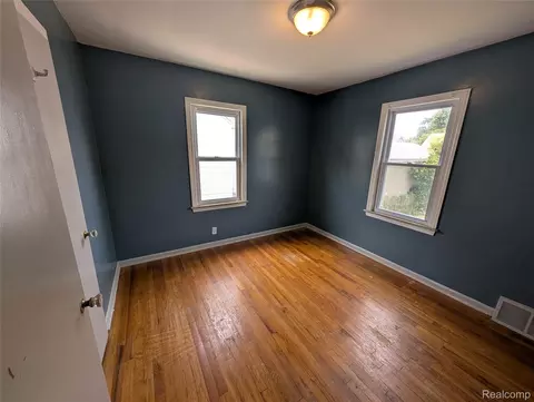 Bedroom - 636 Waldman Ave, Flint, MI 48507 photo 1 of 2