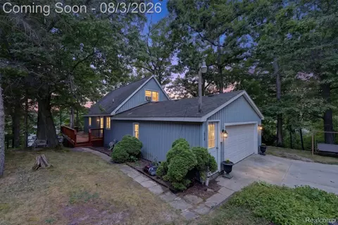 679 N Long Lake Blvd, Lake Orion, MI 48362