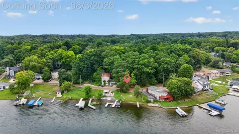 679 N Long Lake Blvd, Lake Orion, MI 48362
