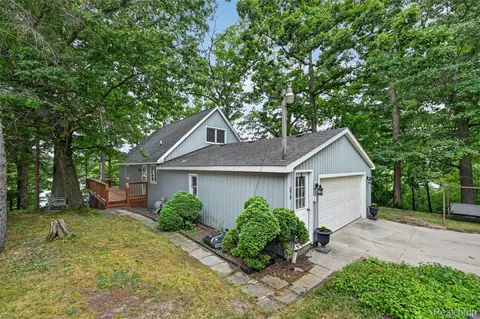 679 N Long Lake Blvd, Orion, MI 48362