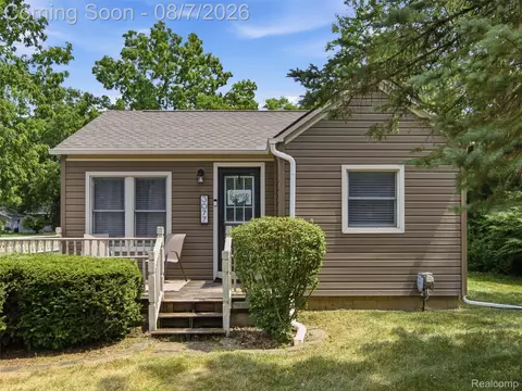 3077 York Rd, Rochester Hills, MI 48309