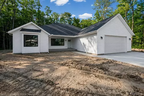 4251 Janice Ct, Fort Gratiot, MI 48059