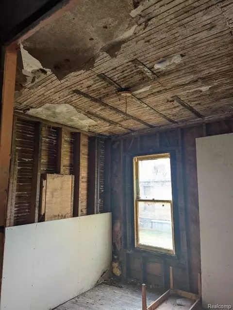 8908 Charlevoix St, Detroit, MI 48214