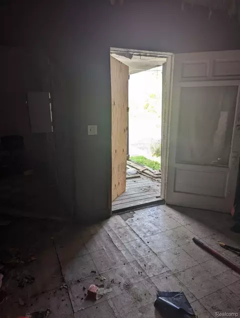8908 Charlevoix St, Detroit, MI 48214