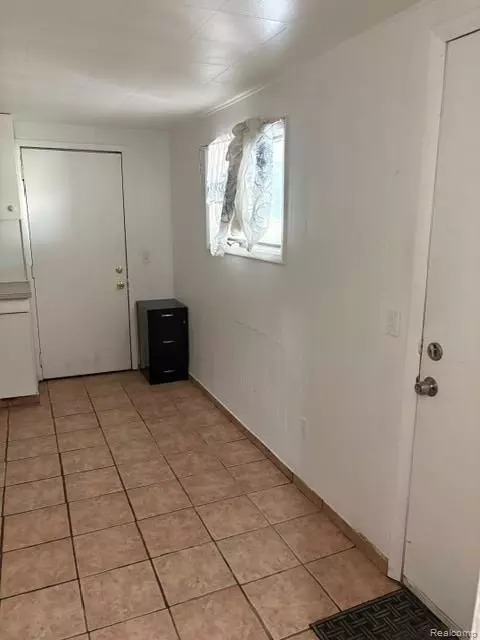 Entry Way - 1297 Maxson St, Flint, MI 48504 photo 6 of 6